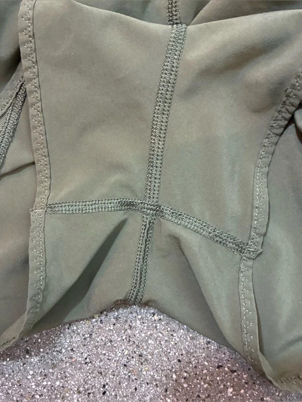 Lululemon Hotty‎ Hot Short II Olive Green Size 4 Running Pocket Mesh Gym